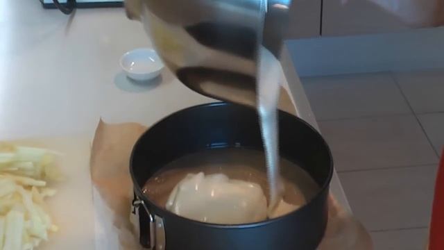 Бисквитный пирог с яблоками. Очень вкусно! смотреть онлайн
