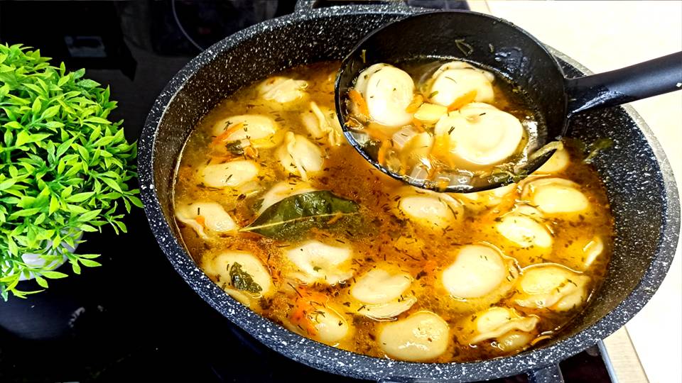 СТУДЕНЧЕСКИЙ Суп с ПЕЛЬМЕНЯМИ! Бюджетный вариант Супа для всей семьи! Очень просто и Вкусно!