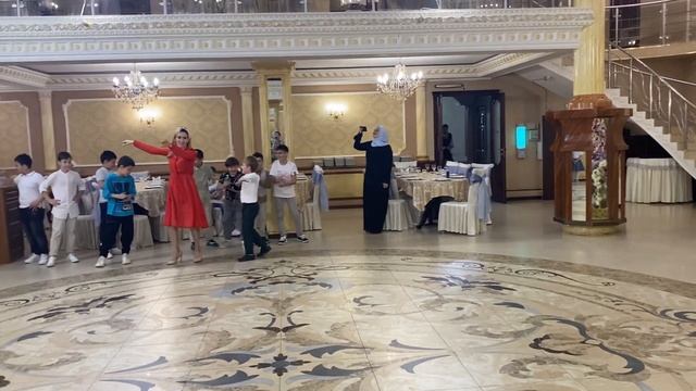Помоги мне Чеченский Танец Лезгинка в Парадис Грозный, Выпускники Гимназии 14 первых классов Города смотреть онлайн