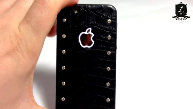 iPhone 5 в чёрной коже крокодила, отделка бриллиантами смотреть онлайн