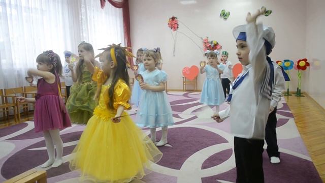 8 марта в детском садике смотреть онлайн