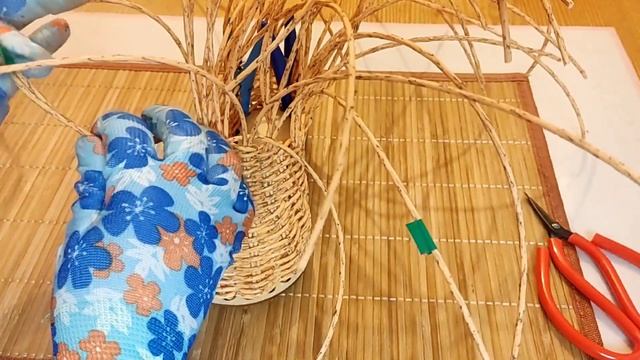 БАШМАЧОК ИЗ РОТАНГА / ПОД ЁЛКУ ДЛЯ ПОДАРКОВ / ПЛЕТЕНИЕ ПРУТКОМ