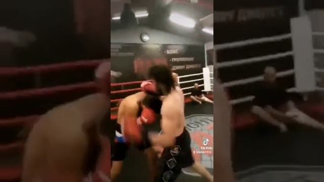 воин Грозный Лев ? против 2 КМС по боксу ?? смотрим до конца ???? смотреть онлайн