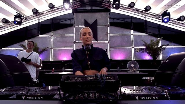 SALOMÉ LE CHAT At MUSIC ON FESTIVAL 2024 • AMSTERDAM  (VEVAL)