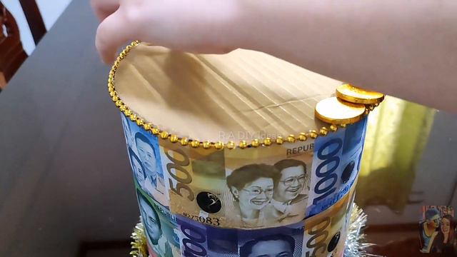 DIY NEW YEAR MONEY CAKE TABLE DISPLAY IDEAS | CHOCOLATE GOLD COINS | PLAY MONEY смотреть онлайн