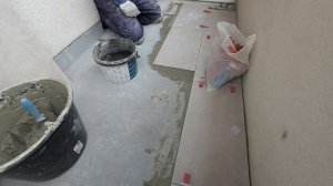 Укладка плитки на балконе