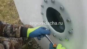 Установка кессона на скважину.