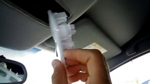 Снять плафон в салоне Рено Меган 3, Fluence