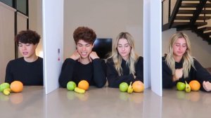 БЛИЗНЕЦЫ VS БЛИЗНЕЦЫ Тест на ТЕЛЕПАТИЮ Челендж | Stokes Twins на русском