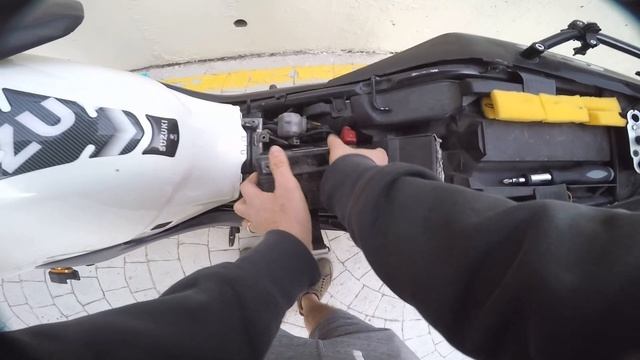 Motosiklet Akü Değişimi | Suzuki GSR 600 | Motorcycle Battery Change | Yiğit Akü YTX9-BS смотреть онлайн