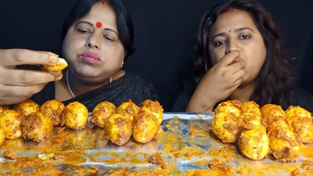 50 EGGS MASALA EATING CHALLENGE | EATING 50 HARD BOILED EGGS | BIG BITE | Indian Eating Show смотреть онлайн