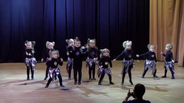 Танец "Мы маленькие звезды" смотреть онлайн