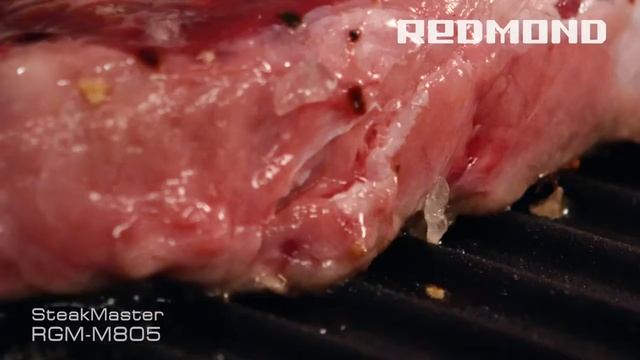 Готовим вкуснейший стейк в гриле SteakMaster REDMOND RGM M805 смотреть онлайн