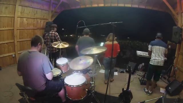 Sneaking Sally through the alley - At Shady Brook Farms смотреть онлайн