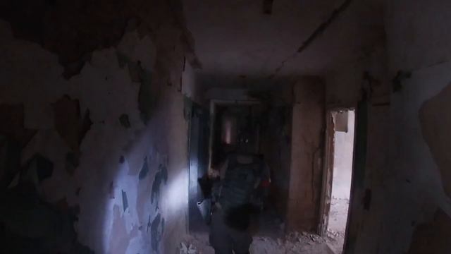ПЕРЕСТРЕЛКА НА ЗАБРОШЕННОМ ЛАГЕРЕ СТРАЙКБОЛ // AIRSOFT GAMES GAMEPLAY смотреть онлайн