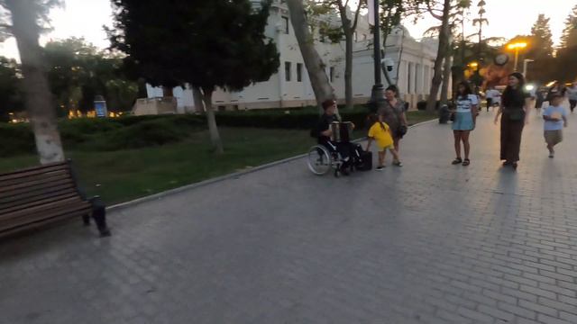 Baku Azerbaijan. В Баку много туристов. Bakıda yay günləri смотреть онлайн