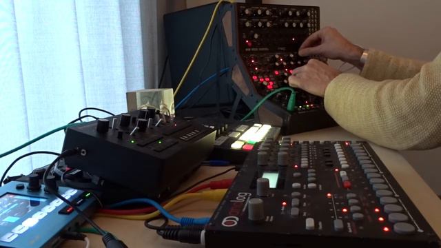 'Listen' (Moog M32, DFAM and Subharmonicon playing nice with other gear) смотреть онлайн