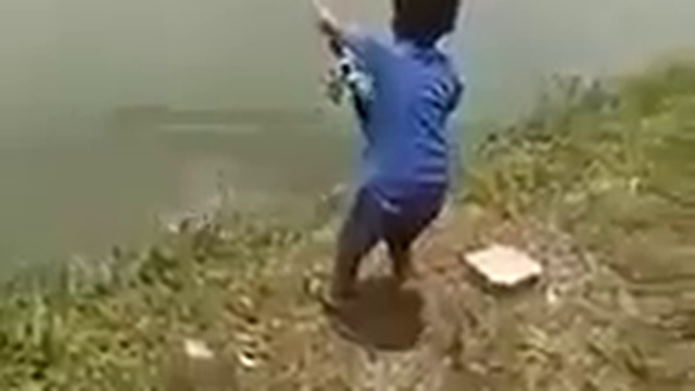 Отличный улов юного рыбака смотреть онлайн