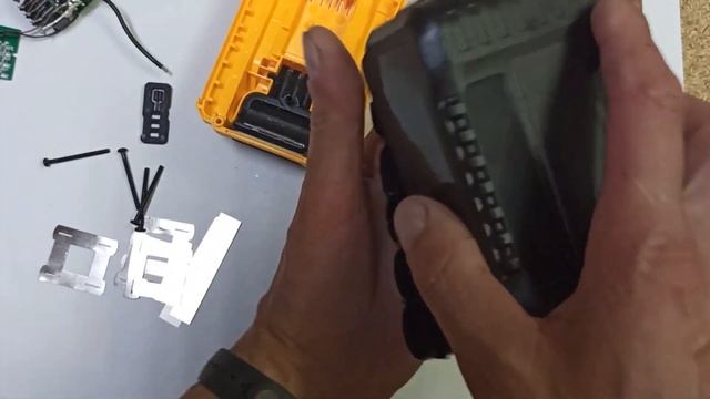 Как собрать аккумулятор Dewalt на восемнадцать вольт на ячейках 21700 смотреть онлайн
