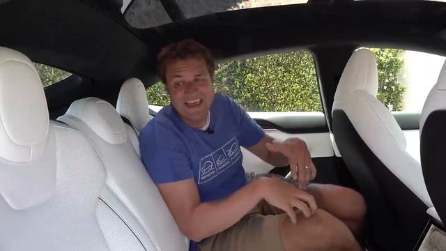 Tesla Model S Plaid - это самый быстрый (и крутейший) седан в мире.