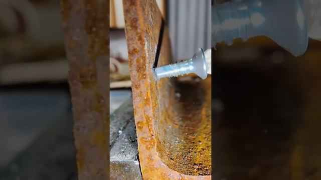 Как просверлить саморезом отверстие в металле ?) #shorts смотреть онлайн