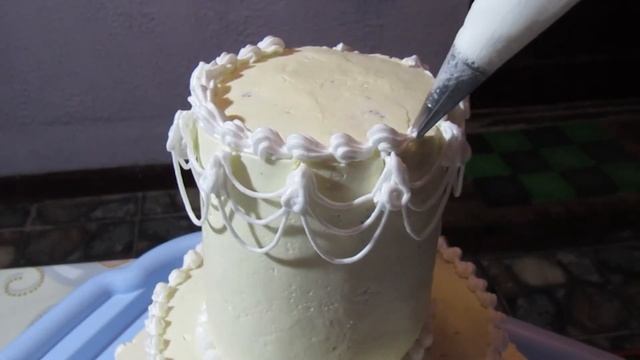 УКРАШЕНИЕ 3-Х ЯРУСНОГО ТОРТА ! DECORATING A 3-TIER CAKE ! смотреть онлайн