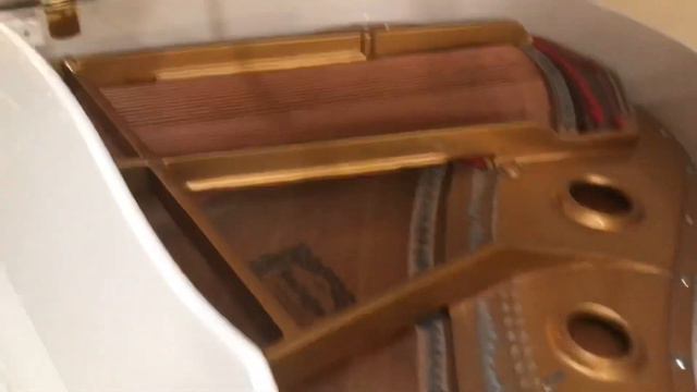 Young Chang White Baby Grand Piano смотреть онлайн