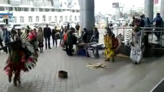 Уфа.Центральный рынок.Танцы индейцев смотреть онлайн