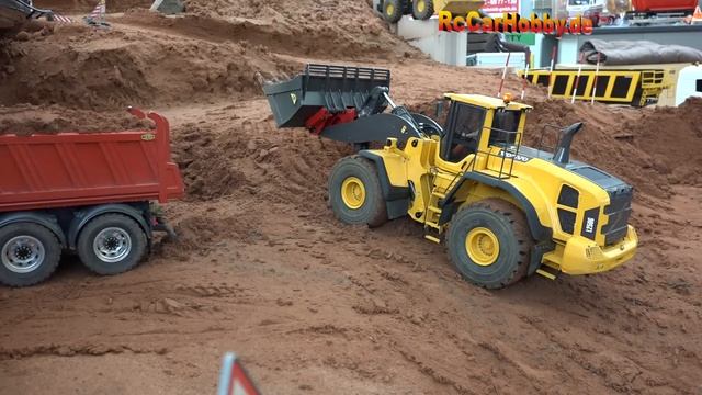 AMAZING R/C TRUCK ACTION - will it drop down... AT CONSTRUCTION WORLD - Nov 2017 p4 смотреть онлайн