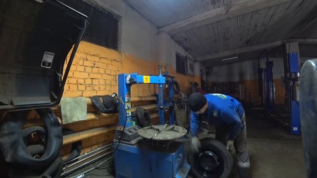 Ремонт штампованного колесного диска Mefro Wheels (спускает по шву) Лада Гранта Калина Датсун Ваз смотреть онлайн