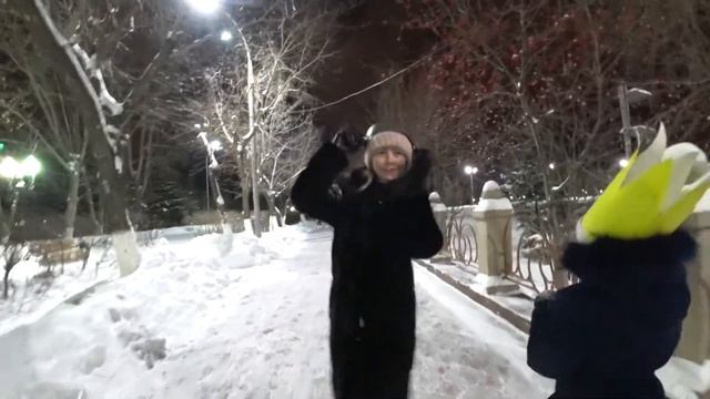 Челлендж с кастрюлей и короной на голове! задание для BestYoutubers смотреть онлайн