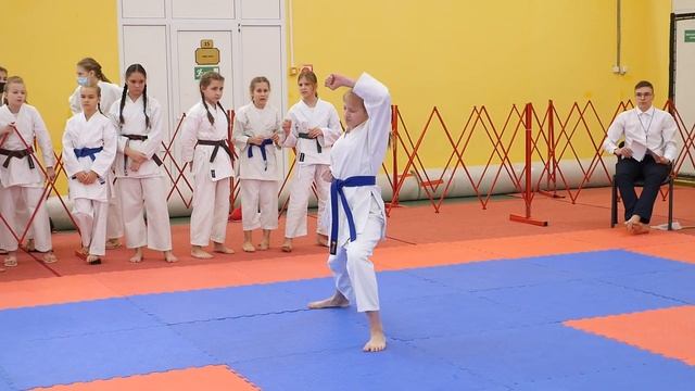 Карате сётокан. Краевые соревнования по карате ВБЕ. 12 декабря 2021. Девочки 11 лет. Ката - 07. смотреть онлайн