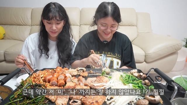 SUB)먹방브이로그)맘스터치닭강정,치즈홀릭버거,삼겹살,소고기,닭갈비,박막례할머니국수,라면,등촌칼국수,잡채밥,꿔바로우,짜장,칙촉위즐,마카롱아이스크림,빌리엔젤케이크,과자,폭식VLOG смотреть онлайн