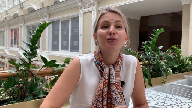 Как носить шелковые платки: 4 простых и стильных способа смотреть онлайн