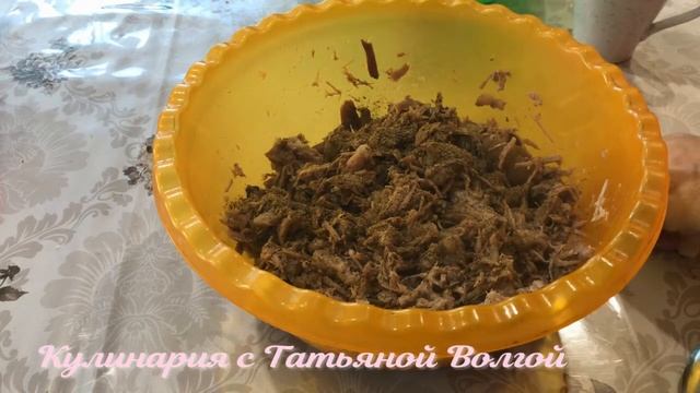 Домшняя колбаса из свиной рульки и немного мяса . Бюджетно 1,5 кг за 150 руб . смотреть онлайн