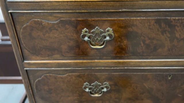 Ореховый комод на высоких ножках 1910-х гг. смотреть онлайн