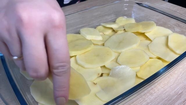 Беру картофель и куриное филе: готовлю сливочно-картофельную запеканку. Очень вкусный ужин! смотреть онлайн