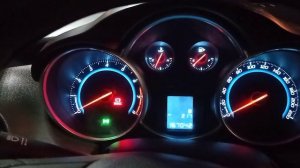 При работающем двигателе Тахометр в нуле Шероле Круз 1.6 механика