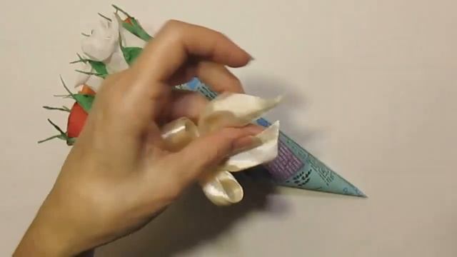 2 идеи поделки ИЗ ГОФРИРОВАННОЙ бумаги.цветы из конфет букеты.своими руками.8 марта и день материDI смотреть онлайн