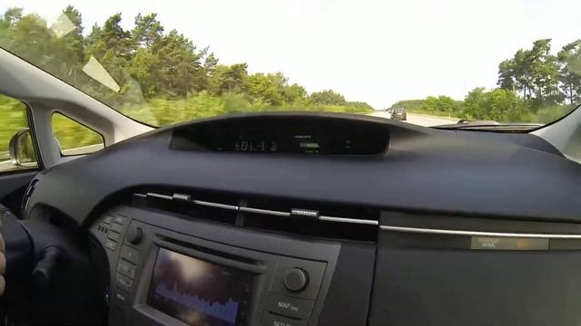 Toyota Prius. max speed 193 km/h смотреть онлайн