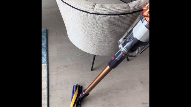 Распаковка пылесоса Dyson Gen5 Detect / Unboxing смотреть онлайн
