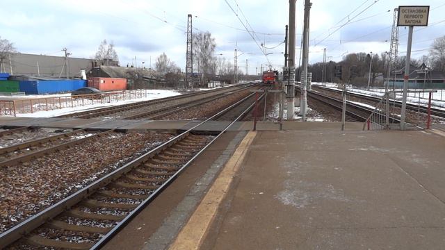 ЭР2Т-7180 с приветливой бригадой прибывает на станцию Крёкшино смотреть онлайн