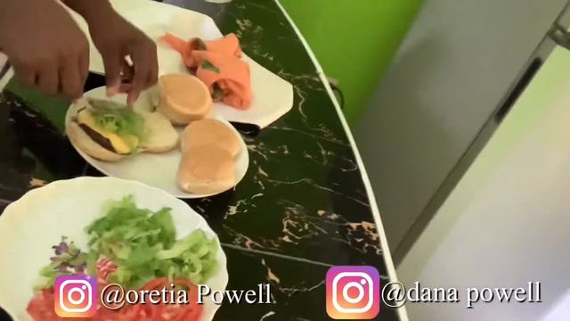 We made burgers 🍔 смотреть онлайн