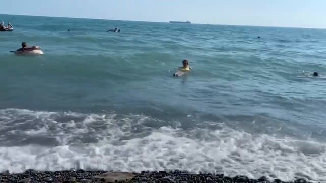 Шторм на пляже Чёрное море смотреть онлайн