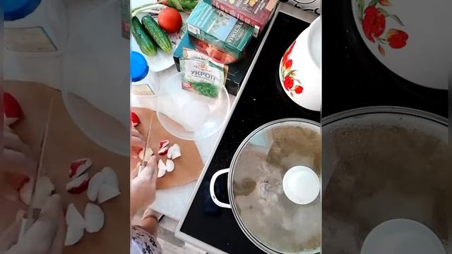 Куриный суп с лапшой + овощной салат