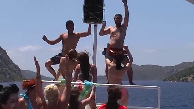Дискотека на теплоходе. Красивые девушки. Disco on the ship. Экскурсия на корабле. смотреть онлайн