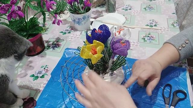 VID 20220221 200512.Крокусы из бисера, оформление подставки. смотреть онлайн