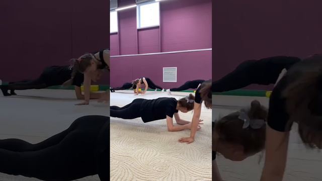 Одна из тренировочек летнего городского лагеря студии АС🤸♂️