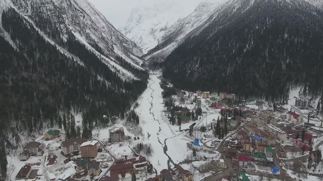Карачаево-Черкесия, зимний Домбай. Аэросъёмка.mp4