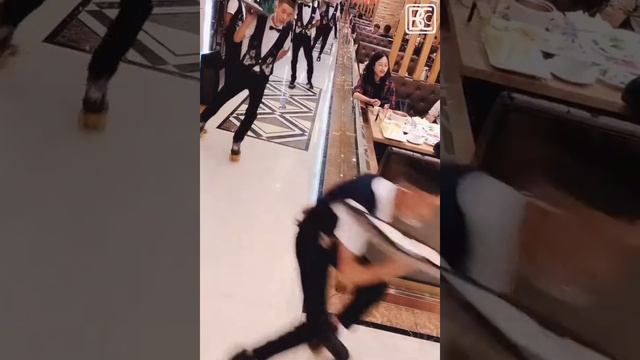 Awesome skating waiters смотреть онлайн